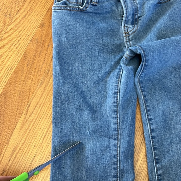 Gap Straight Legged Light Wash Jean - Picture 10 of 11